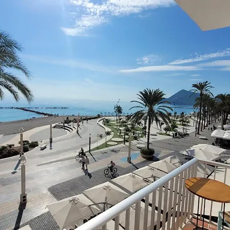 First Line Appartement *